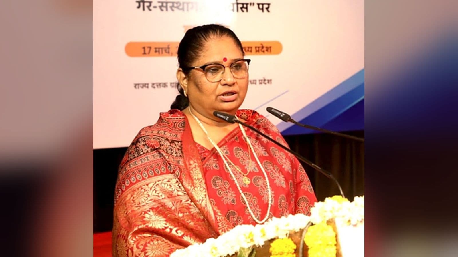 महिला व बाल विकास मंत्री सुश्री निर्मला भूरिया एक कार्यशाला में संबोधित करती हुईं